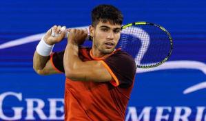 Alcaraz inicia con un recital su camino al tricampeonato en el desierto californiano