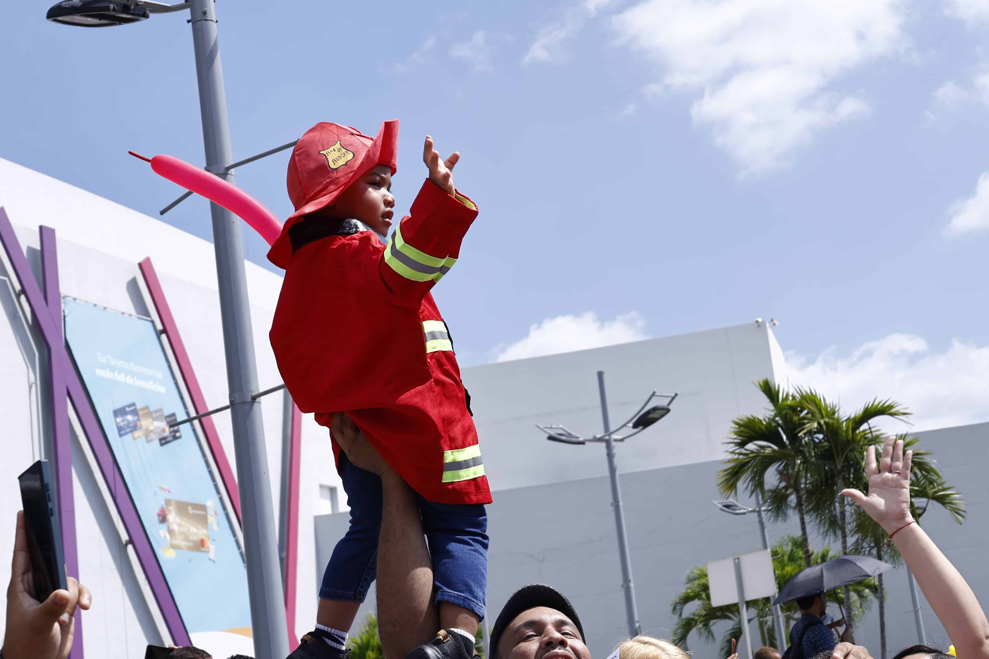 Uno de los niños que asistieron a la actividad infantil del Cuerpo de Bomberos.