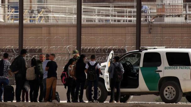 Inmigración arresta a 646 migrantes indocumentados con cargos criminales en Houston, Texas