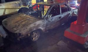Incendio en estación de GLP en Santiago arrasa tres vehículos