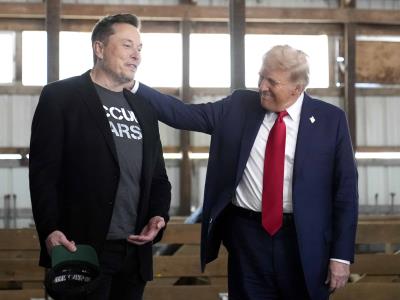 Donald Trump respalda a Elon Musk y dice que comprará un Tesla