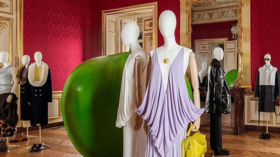 Loewe presenta en la casa de Lagerfeld una colección inspirada en el arte de los Albers