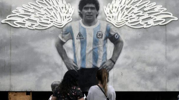 Maradona a veces se resistía a que lo atendieran los médicos, dijo una de sus hermanas