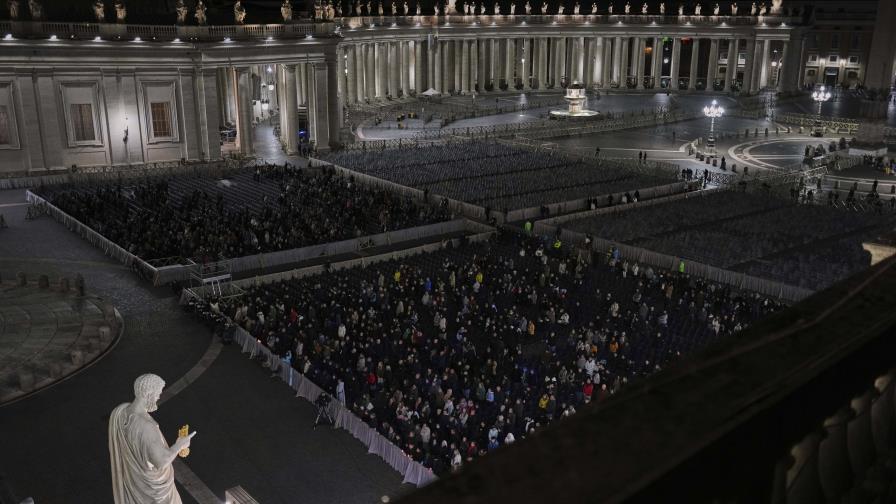 El papa Francisco, fuera de peligro, continúa su recuperación