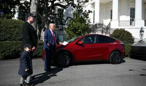 Trump busca deshacerse del Tesla que compró para apoyar a Elon Musk, dice la Casa Blanca