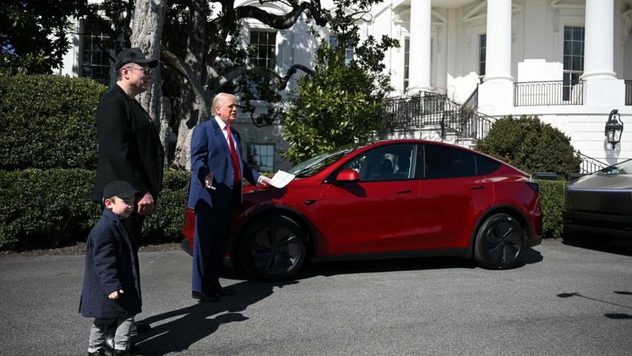 Trump busca deshacerse del Tesla que compró para apoyar a Elon Musk, dice la Casa Blanca Trump busca deshacerse del Tesla que compró para apoyar a Elon Musk, dice la Casa Blanca