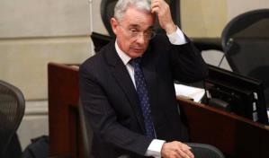 Bochorno en el juicio de Álvaro Uribe: fiscales proyectan video para adultos por error