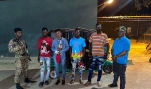 Abandonan dos moto-taxis con 12 haitianos indocumentados en Santiago Rodríguez