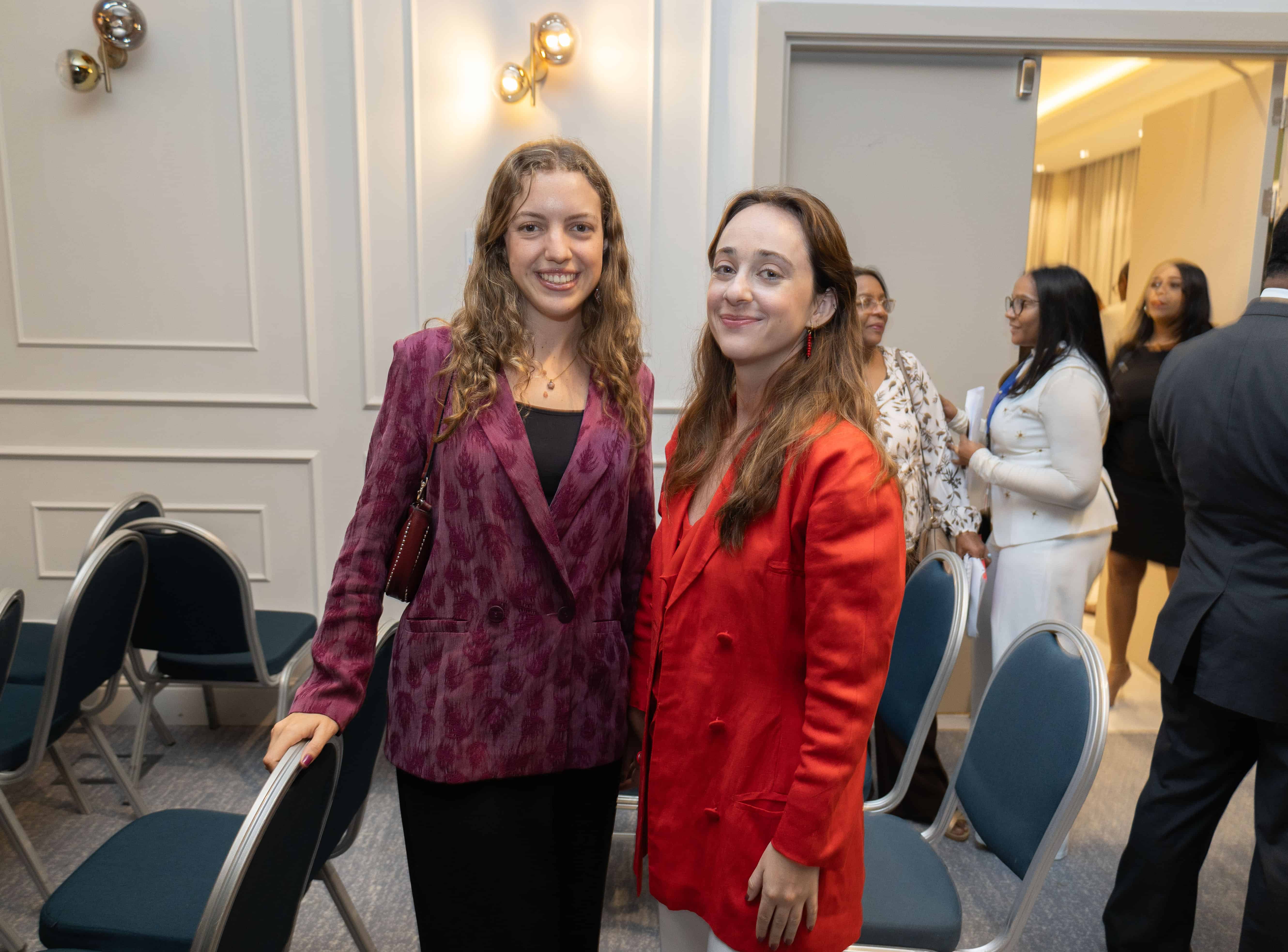 Pilar Celaya y Miryam Estalella.<br><br>