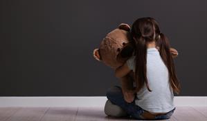 Siete hombres acusados en Reino Unido por explotación sexual de once adolescentes