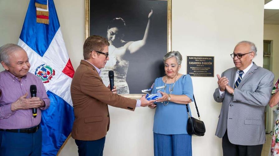 Radio Televisión Dominicana rinde homenaje a Casandra Damirón en su 106 aniversario de nacimiento