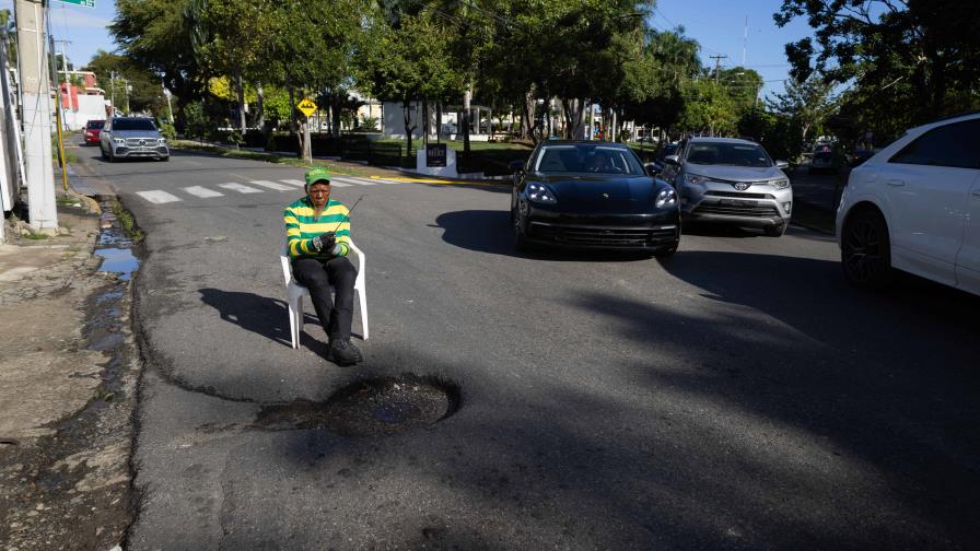 Problema de desnivel en intersección de Los Jardines del Norte afecta a conductores