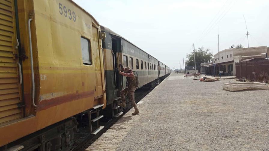 ¿Por qué atacaron un tren en Pakistán? Claves del secuestro y el rescate de más de 400 personas