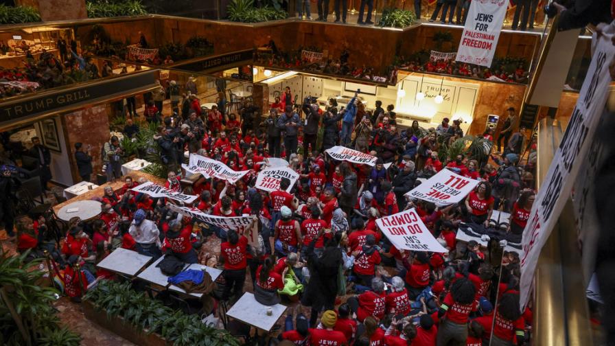 Casi 100 personas arrestadas en protesta en Torre Trump en apoyo a activista palestino