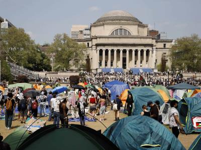 Universidades de EE.UU. congelan contrataciones por amenaza de Trump