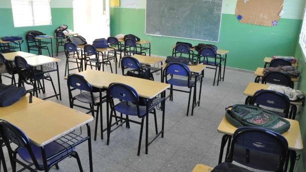Ocupan presunta marihuana a estudiante de ocho años en una escuela de Santiago
