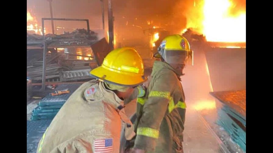 Incendio en edificio de apartamentos en Milwaukee deja cuatro muertos y cuatro heridos de gravedad Incendio en edificio de apartamentos en Milwaukee deja cuatro muertos y cuatro heridos de gravedad
