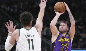 Los Bucks superan 45 puntos de Luka Doncic y derrotan a los Lakers