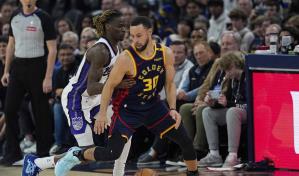 Curry alcanza 4.000 triples en su carrera y Warriors vencen a Kings