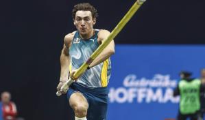 Armand Duplantis falla en el intento de batir su récord del mundo en Suecia