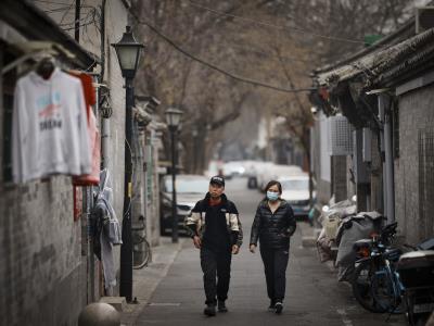 China ordena a bancos a aumentar préstamos y tarjetas de crédito