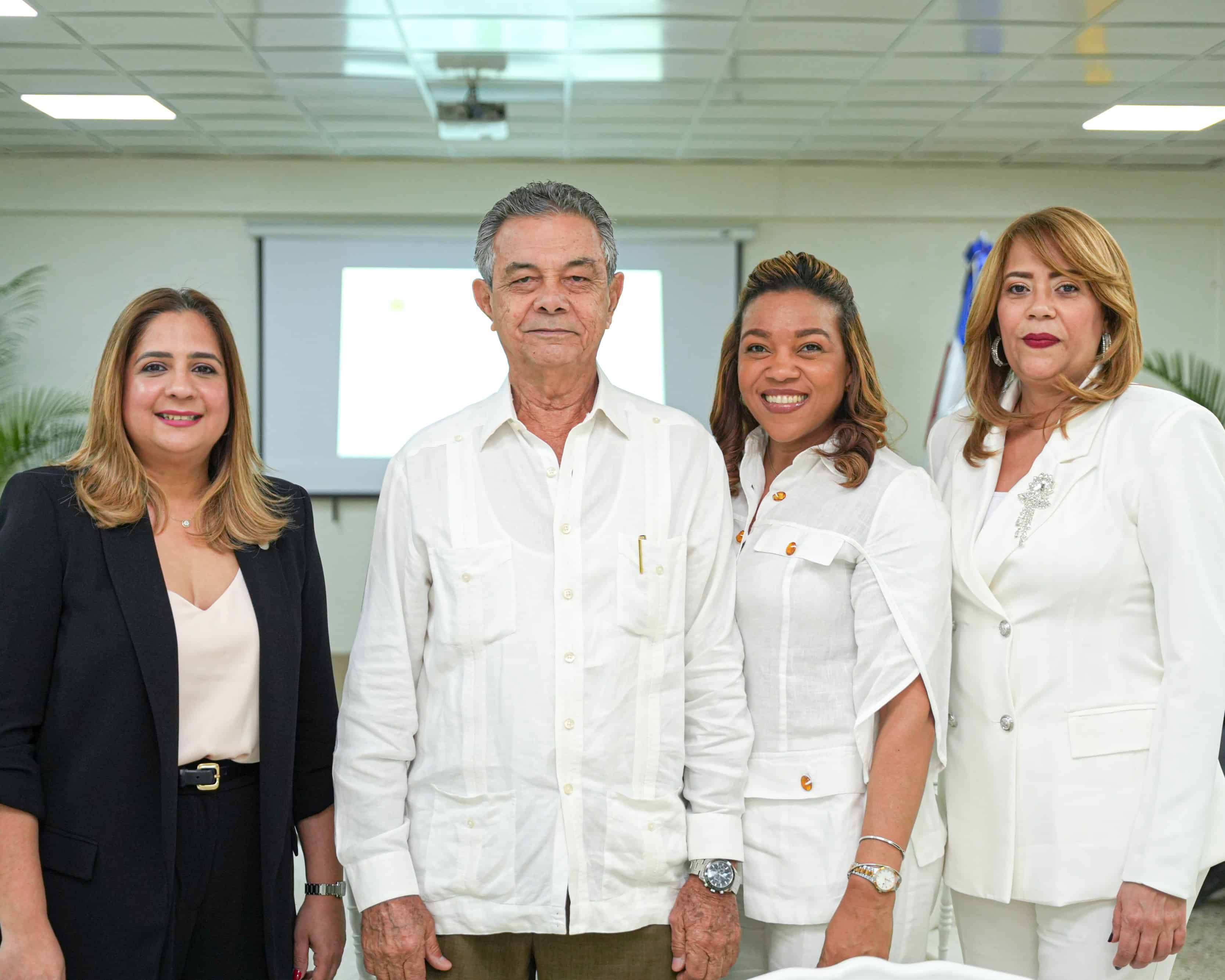 Irlonca Tavarez, Pedro Alba, Martina Rivera y Mairenis Lanfranco.