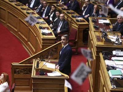 Kyriakos Mitsotakis reorganiza su gabinete tras caída en aprobación