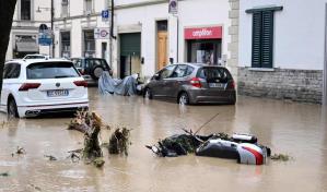 Florencia cierra sus museos ante las crecidas y las primeras inundaciones por un temporal