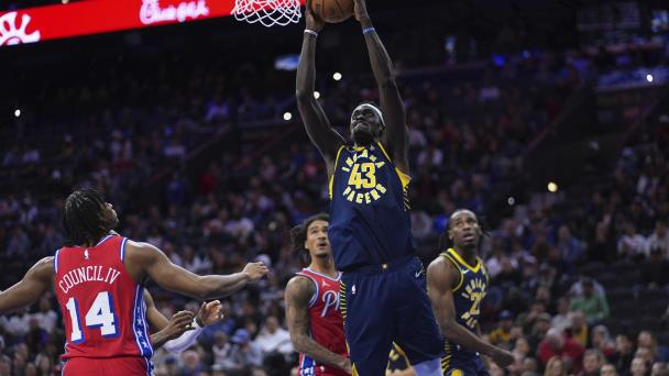 Siakam anota 27 puntos y ayuda a Pacers a remontar para vencer a los 76ers