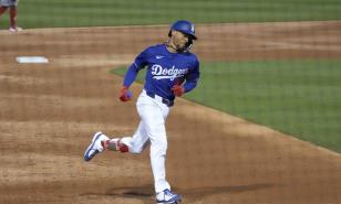 Mookie Betts se perderá duelos de exhibición de Dodgers en Tokio por enfermedad