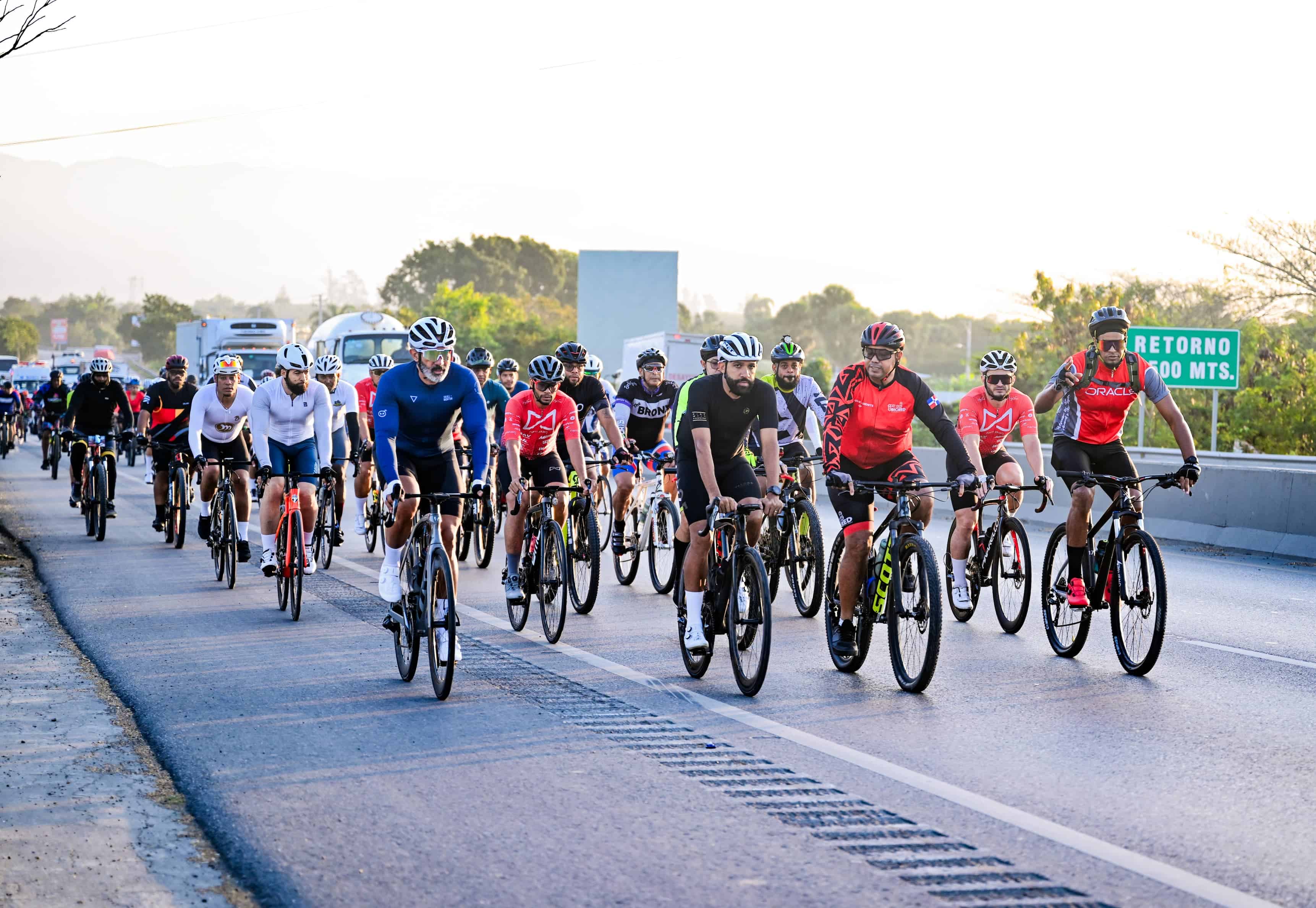 Decenas de ciclistas participaron del evento desde las 6:30 de la mañana.