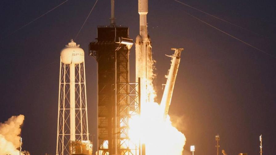 Baréin lanza su primer satélite al espacio a bordo del cohete Falcon 9 de SpaceX