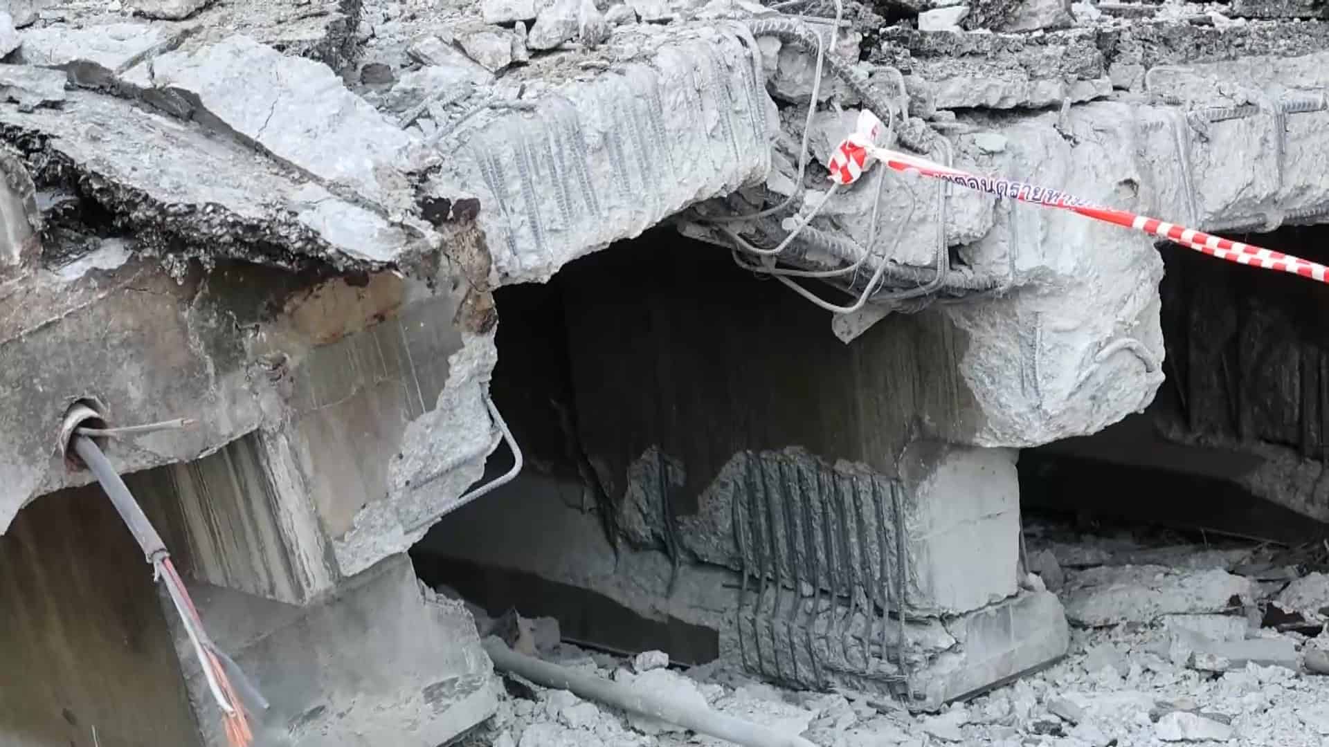 Derrumbe de una autopista elevada en construcción al sur de Bangkok, 15 de marzo del 2025.