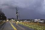 Tormenta provoca amenaza de tornados y fuego y causa al menos 16 muertes en EE. UU.