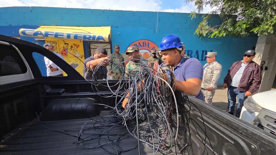 Edenorte desmantela conexiones irregulares en el Mercado Central de Pueblo Nuevo