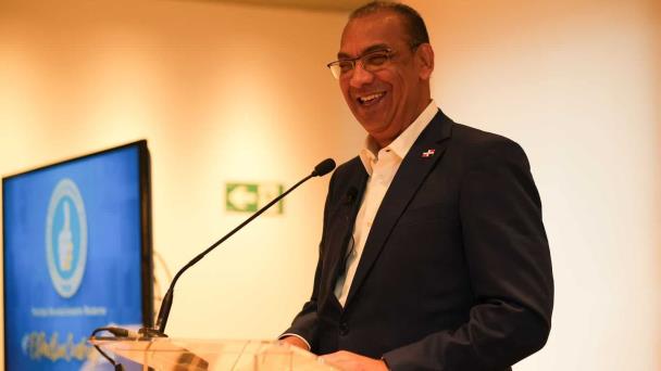 Deligne Ascención pide en España defender al presidente Luis Abinader y a su obra de gobierno