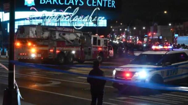Hombre muere apuñalado tras ser atacado por un grupo de adolescentes en Nueva York