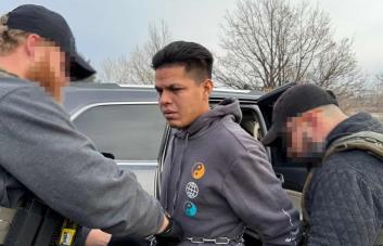 Trump invoca la Ley de Enemigos Extranjeros para deportar a miembros del Tren de Aragua