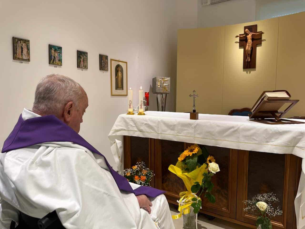 El Vaticano publica la primera foto del papa Francisco desde su hospitalización