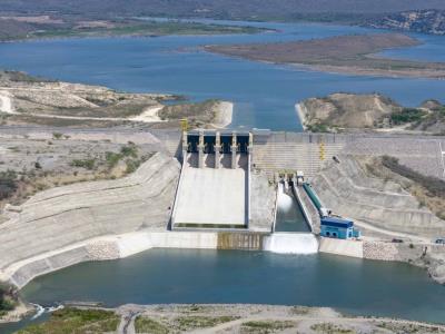 Comunidad de Monte Grande denuncia obras pendientes
