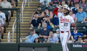 Infielder de Mellizos Royce Lewis abandona juego de entrenamiento por lesión en muslo