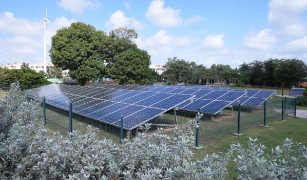 Comisi&oacute;n de Energ&iacute;a afirma que RD suma 40 proyectos renovables y avanza hacia transici&oacute;n energ&eacute;tica
