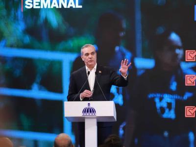 El mandatario preside el encuentro LA Semanal con la Prensa