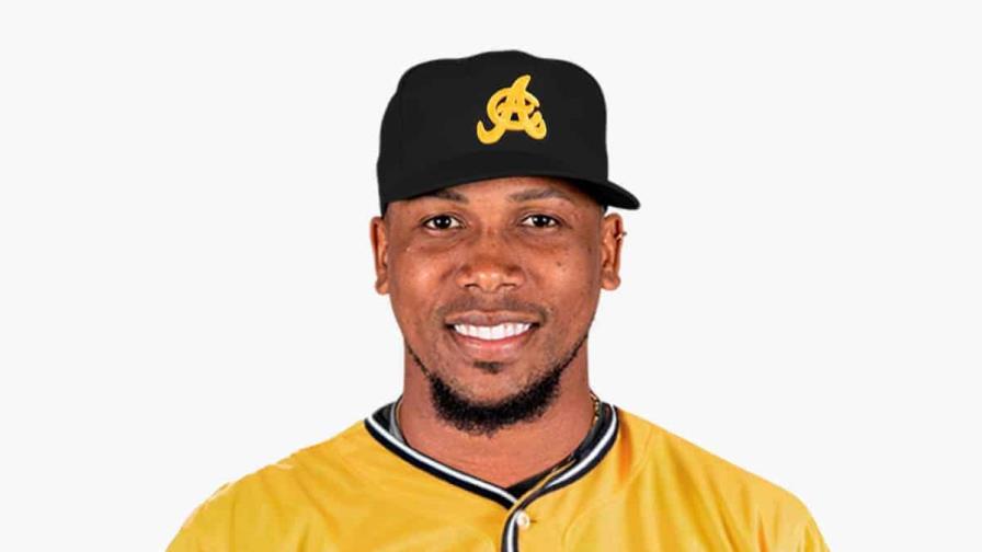 Estrellas Orientales firman relevistas Pedro Strop y Jhan Maríñez