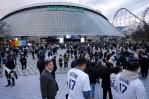 El béisbol en Japón se ve casi igual, pero la comida y el ambiente son diferentes