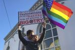 Jueza de EE. UU. bloquea orden de Trump de vetar a personas transgénero del ejército