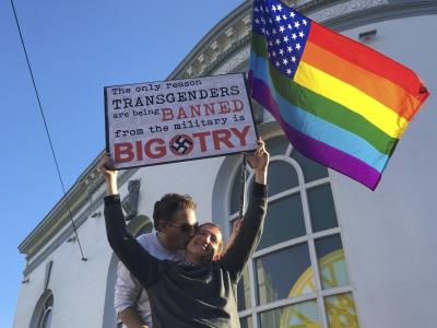 Jueza federal bloquea orden de Trump sobre personas transgénero