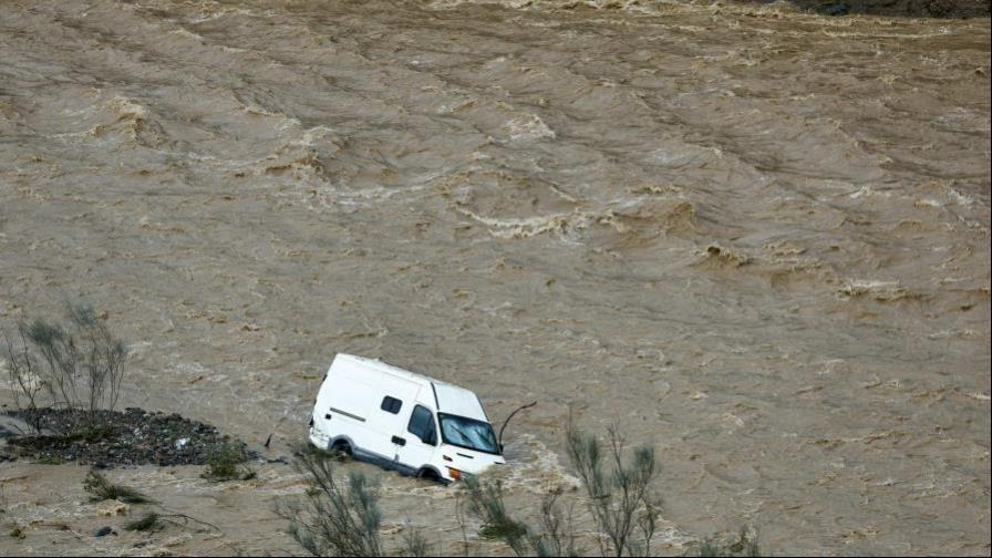 Más de 40 carreteras afectadas por inundaciones en España