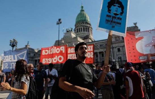 Miles de personas se suman a la marcha de los jubilados argentinos en Buenos Aires