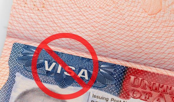 EE. UU. suspende entrevistas para visas de estudiantes mientras prepara un mayor escrutinio de redes sociales